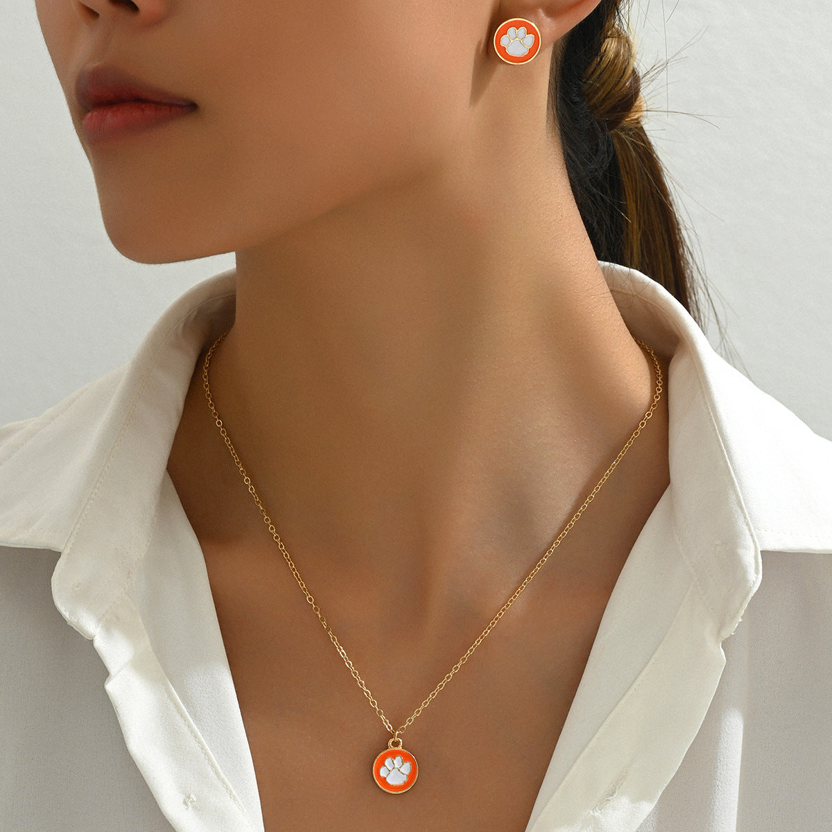 Fashionable OL Style Dog Paw Print Enamel Pendant Necklace Set for Women with Geometric Pattern and Circle Accent on Standard Chain