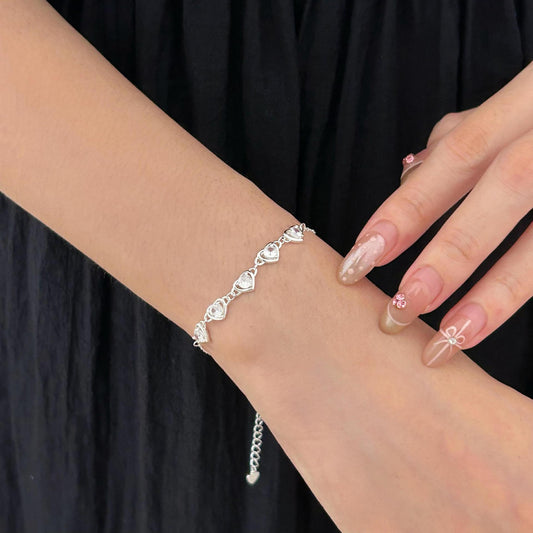 Pulsera Minimalista de Plata de Ley 925 con Corazón y Circonitas Cúbicas Diseño Geométrico