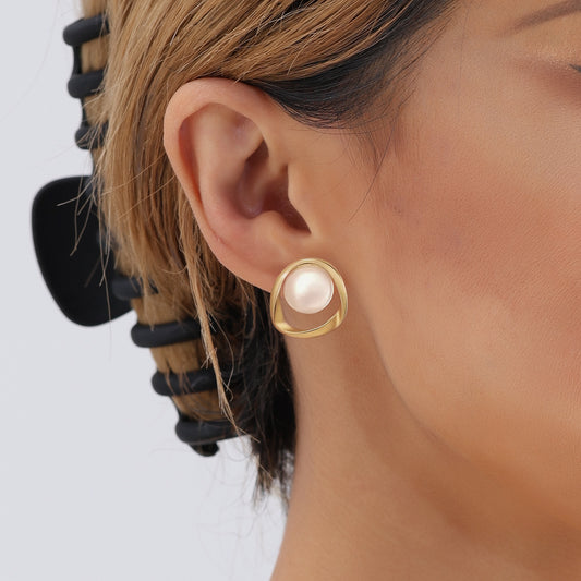 Orecchini a perno geometrici minimalisti in metallo galvanizzato da donna con estetica vintage e all'avanguardia
