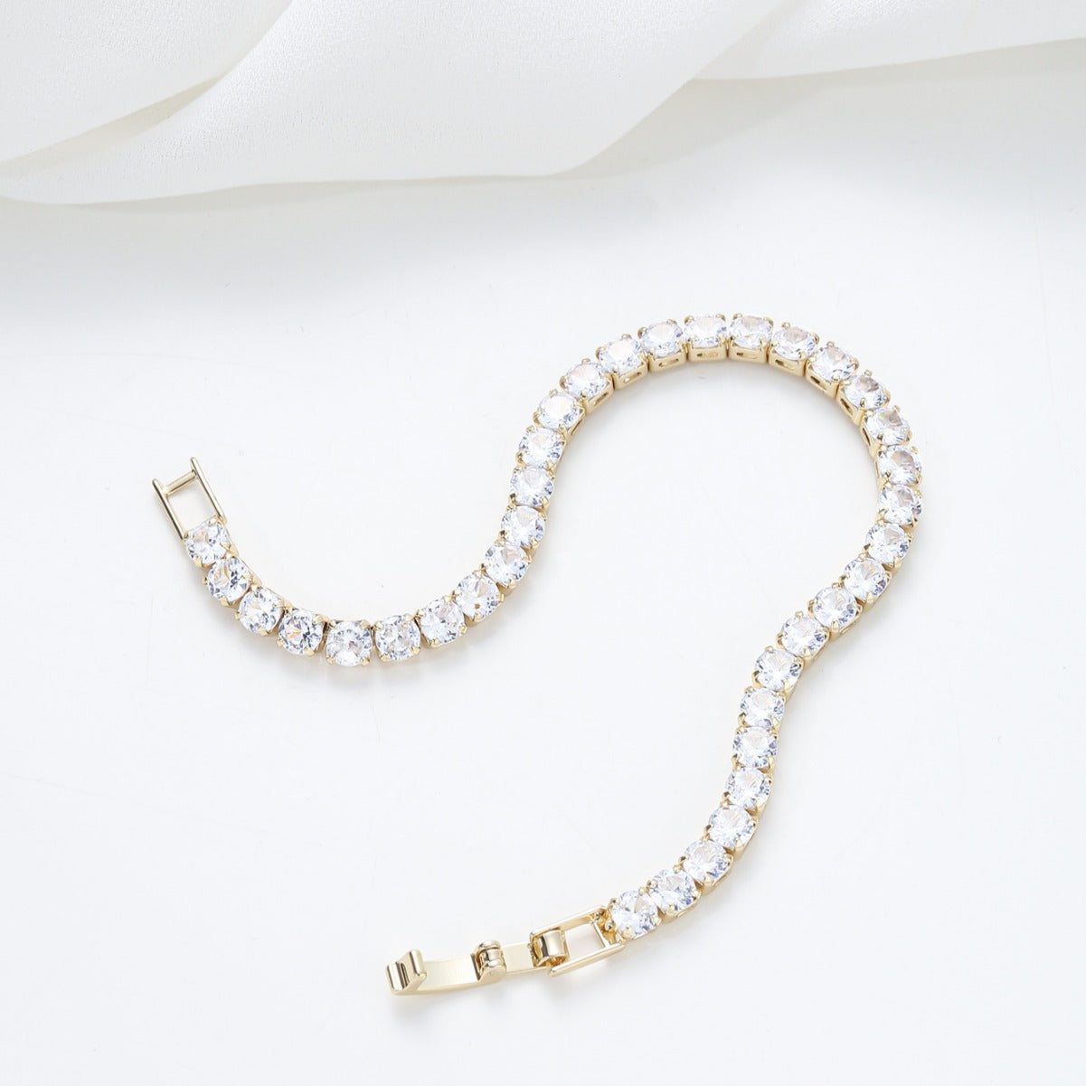 Pulsera minimalista de aleación con incrustaciones de pedrería y diseño geométrico para mujer, con brillo tipo diamante y estilo chic