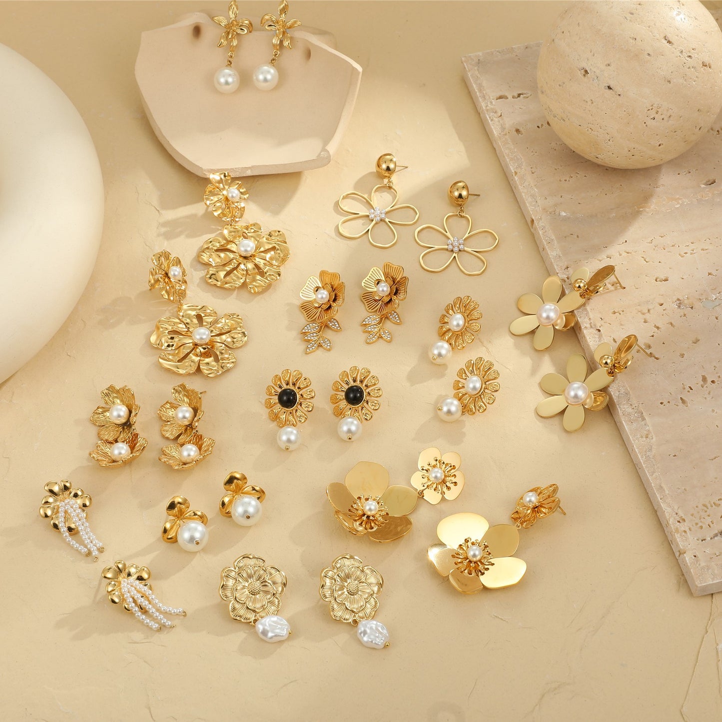 Elegantes Pendientes de Perlas de Acero Inoxidable con Forma Geométrica y Baño de Oro para Mujer
