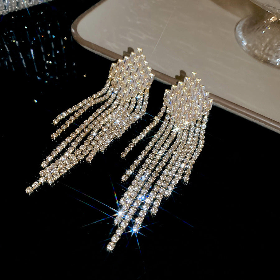 Orecchini a perno da donna geometrici con strass incastonati in rame e perni in acciaio, gioielli alla moda ed eleganti in stile lusso