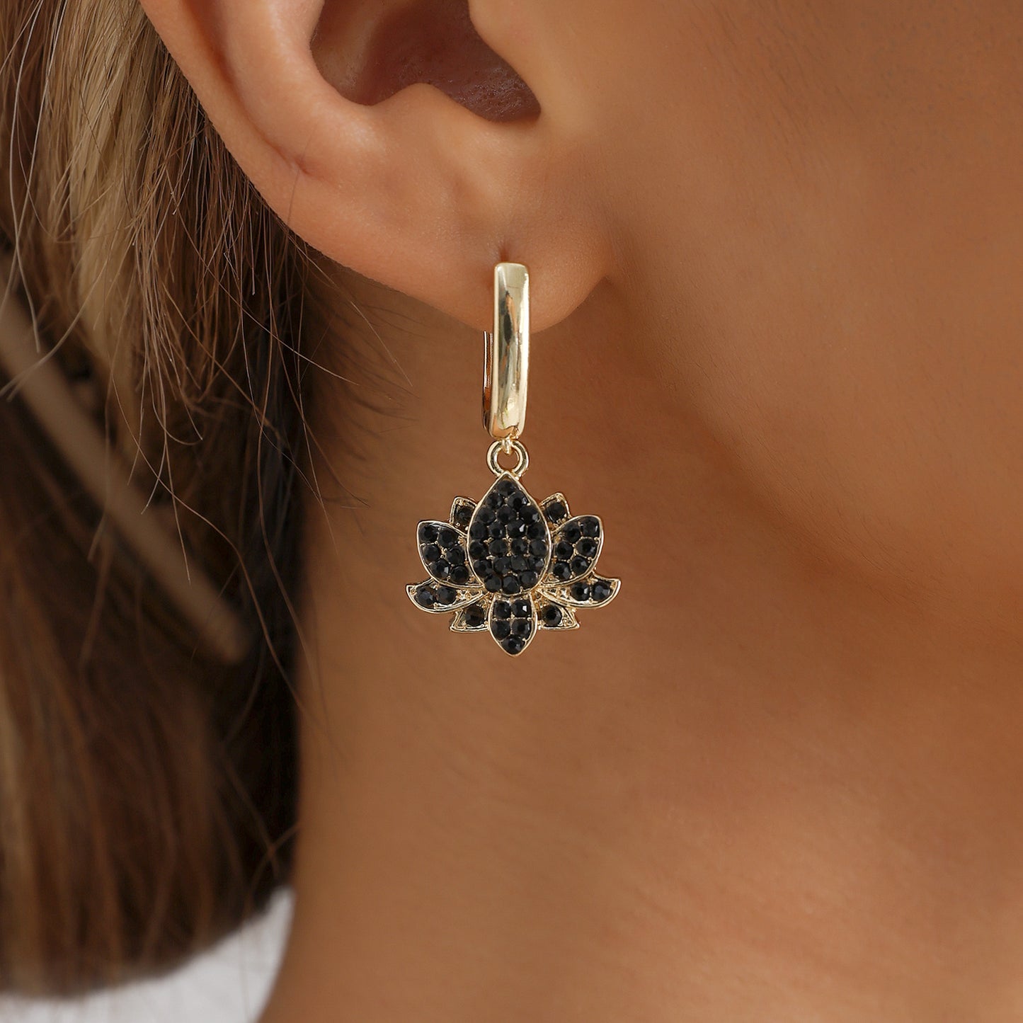 Gothic Sweet Geometric Floral Rhinestone Inlay Alloy Pendant Necklace for Women