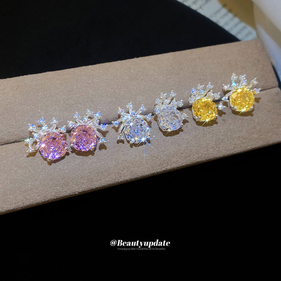 Orecchini a perno da donna a forma di corona con zirconi, placcati in oro rosa, in rame, con design floreale