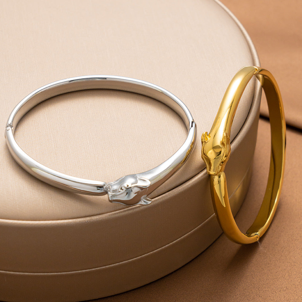 Minimalist Leopard-Shaped Zirconia Bracelet for Women in Stainless Steel with 18K Gold Plating and Hypoallergenic Vacuum Electroplating