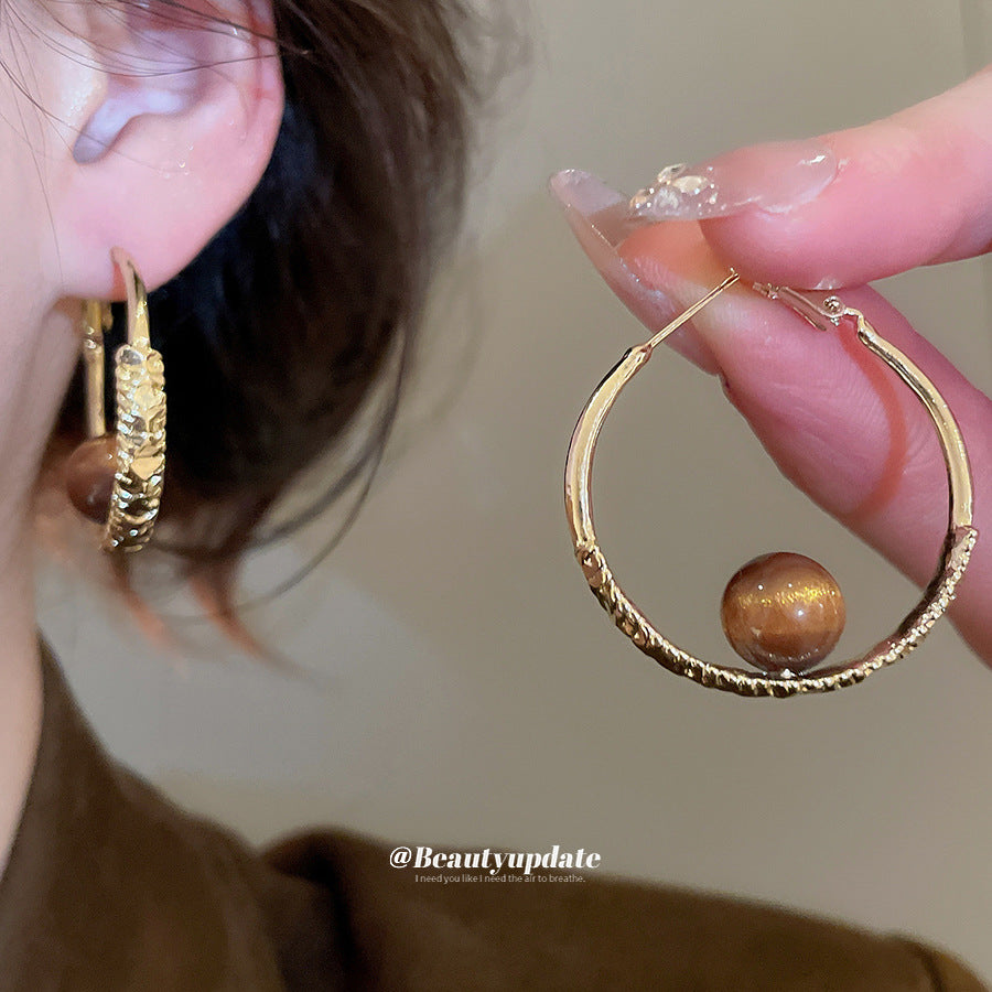 Aretes de aro minimalistas redondos con perlas para mujer con postes de acero de titanio y acabado galvanizado