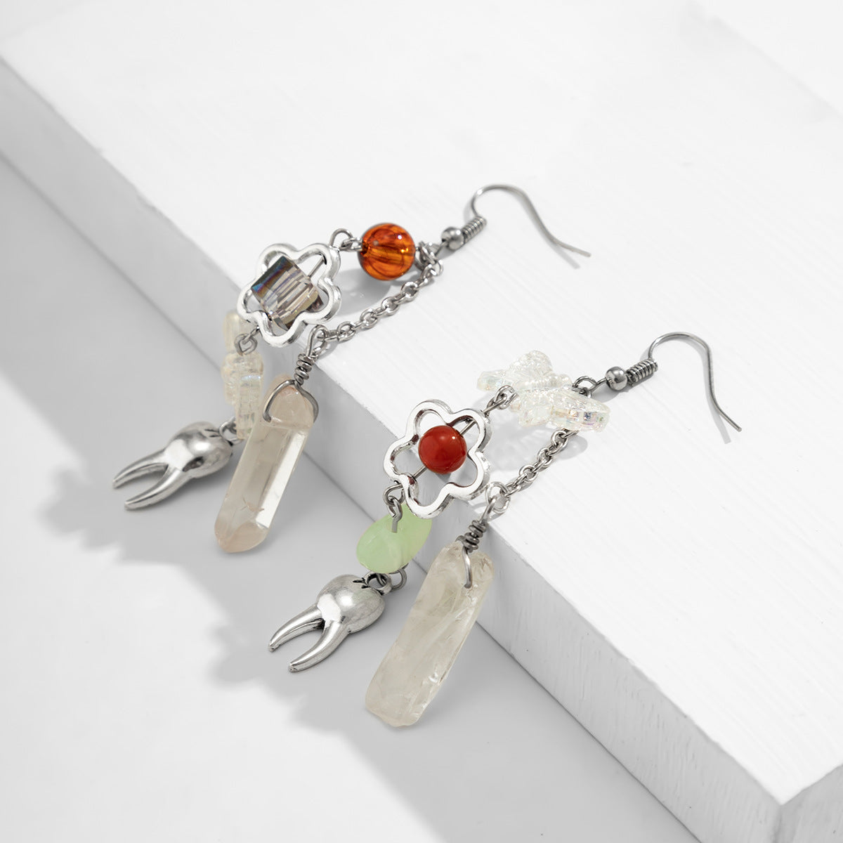 Pendientes de Mariposa Asimétricos Minimalistas para Mujer de Aleación con Circonita Cúbica Cortada con Láser y Acabado Galvanizado