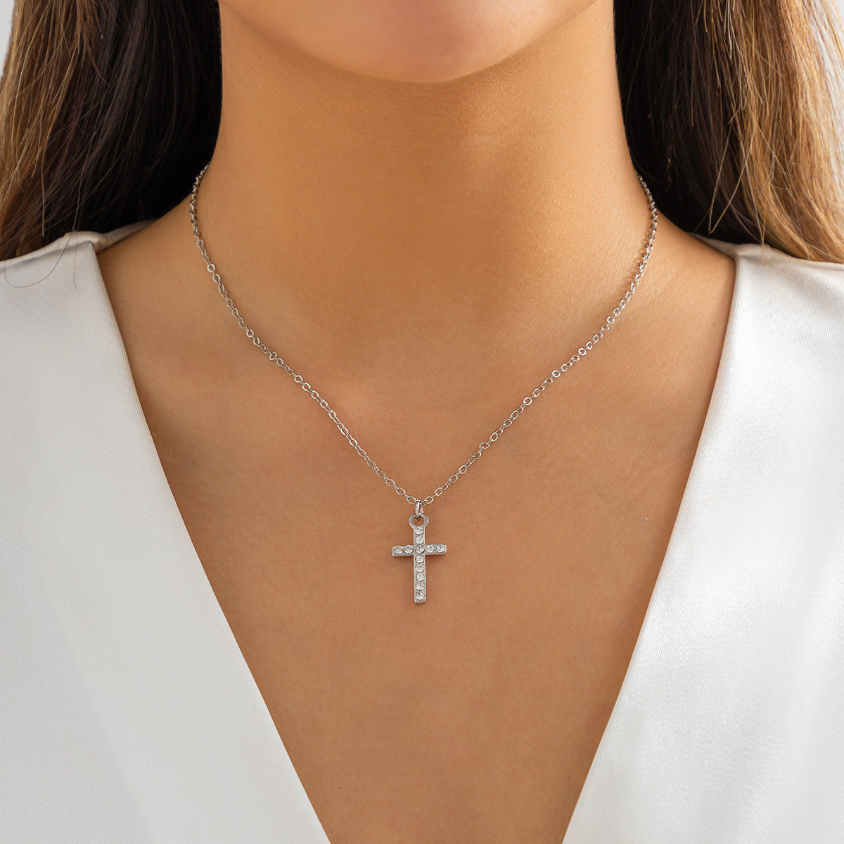 Collar con Colgante de Cruz Minimalista para Mujer con Aleación Galvanizada y Cadena Fina