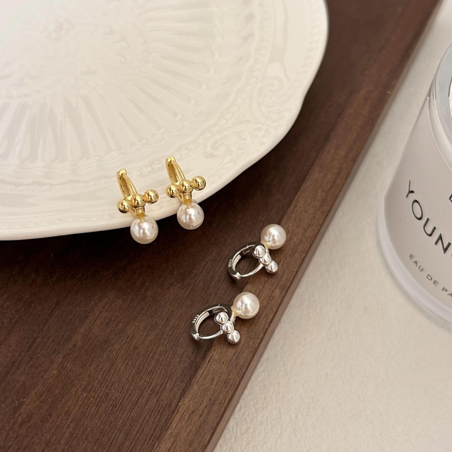 Pendientes de botón minimalistas de estilo coreano con forma de letra de plata de ley 925 con baño de oro y diseño asimétrico de doble anilla