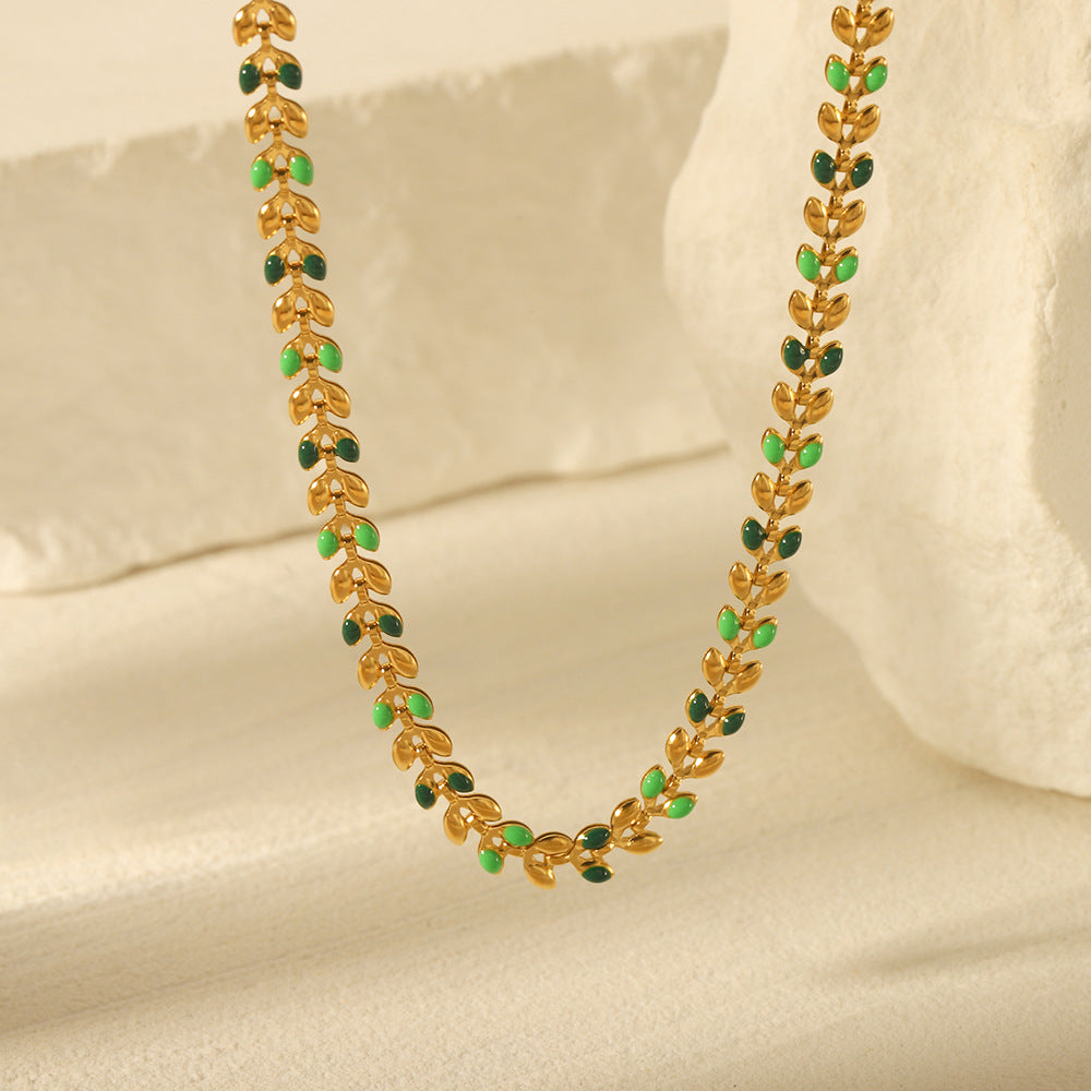 Collana Minimalista con Foglie d'Olivo in Acciaio al Titanio con Smaltatura e Finitura Placcata per Donna