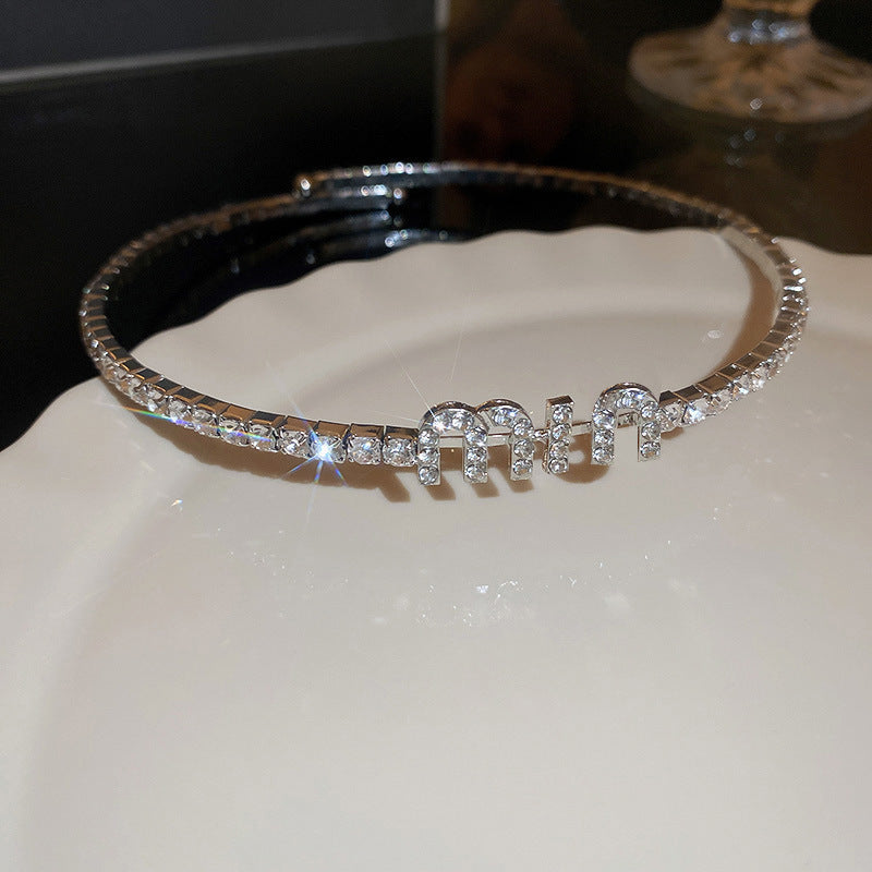 Collana con pendente a cuore a goccia in stile lusso con intarsio in strass in acciaio al titanio su catena in rame da donna