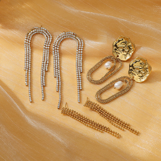 Pendientes de borla de perlas de acero de titanio de estilo de lujo para mujer con incrustaciones de diamantes de imitación y acabado chapado