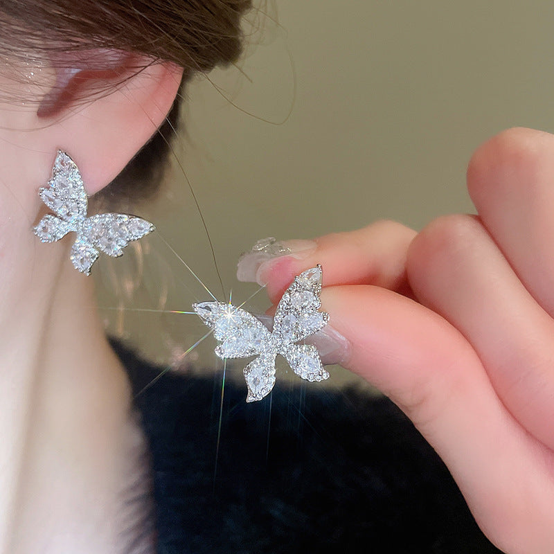 Orecchini floreali minimalisti con perle, perno in argento sterling 925 e strass, da donna