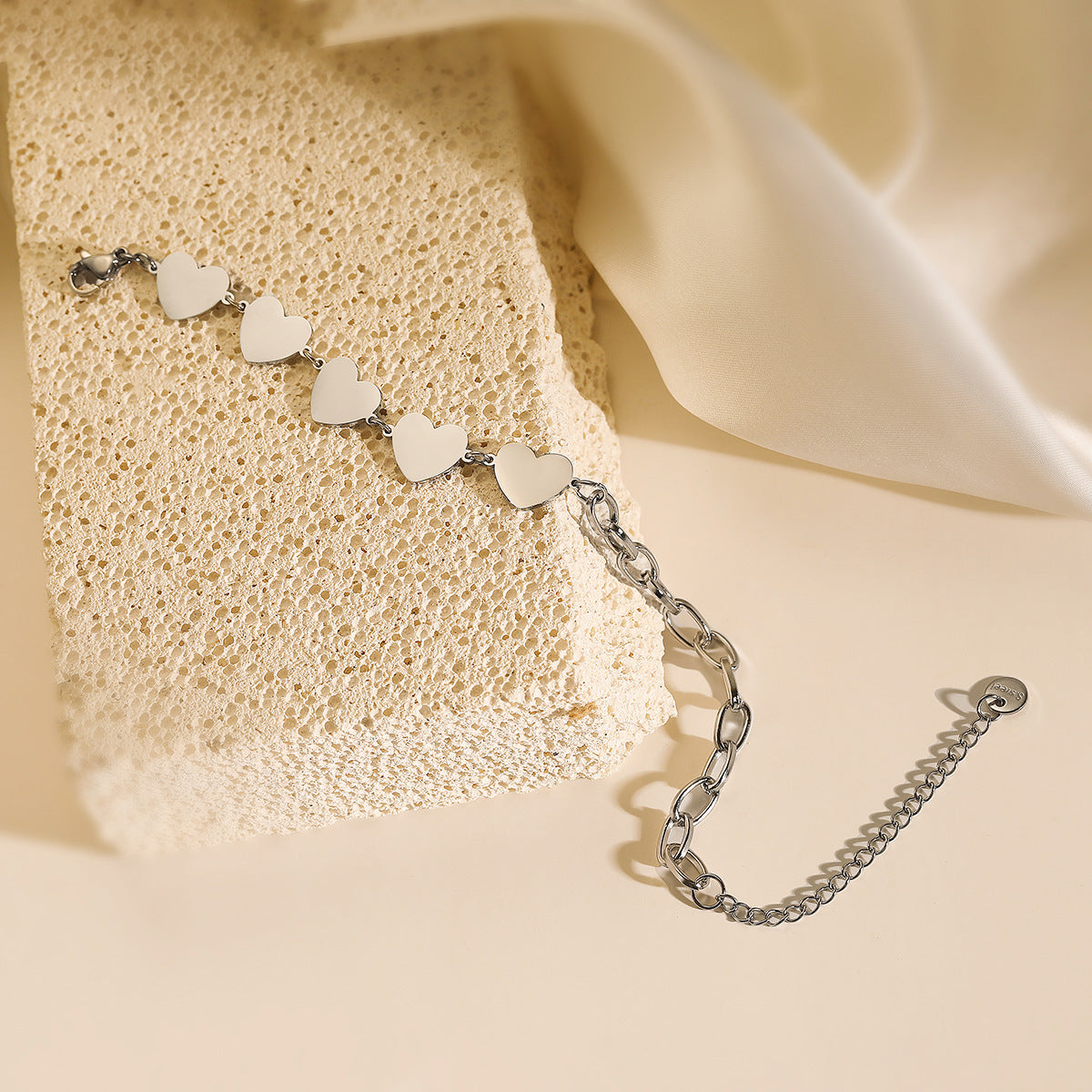 Minimalist 18K Gold Plated Stainless Steel Heart Bracelet for Women