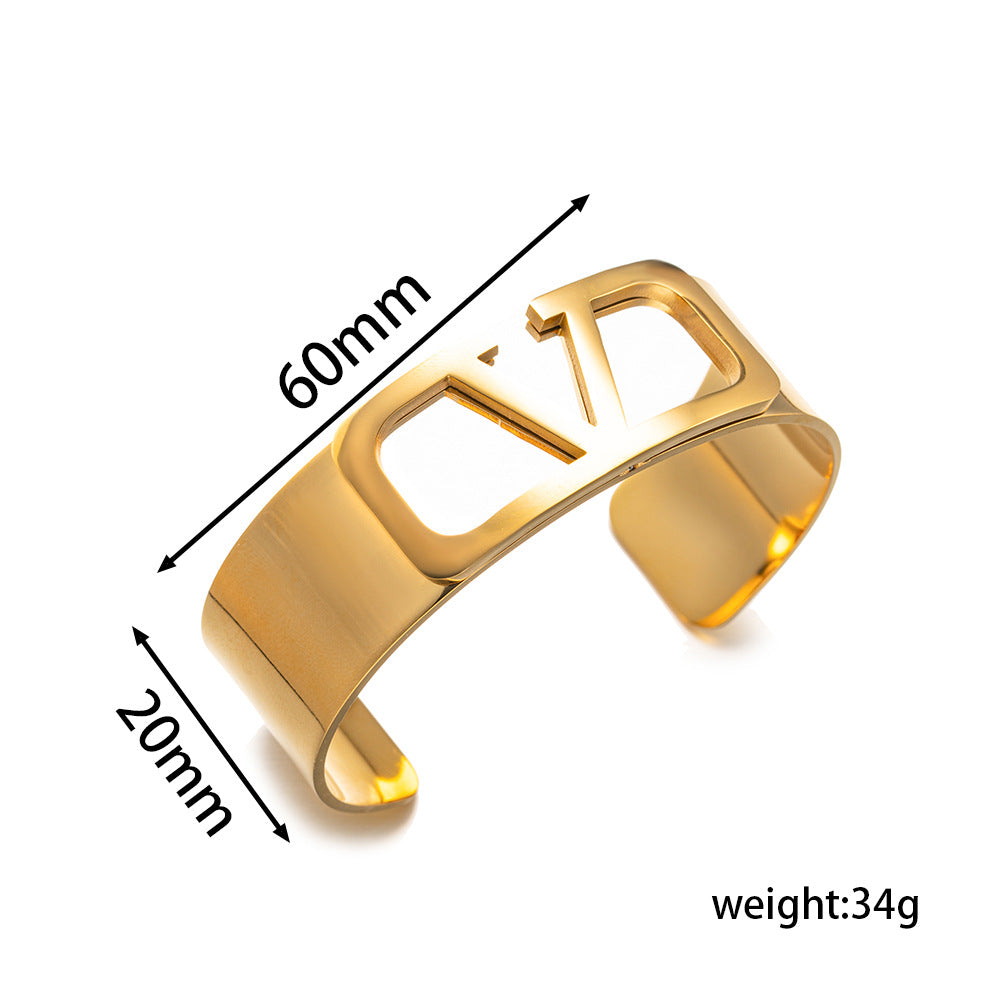Bracciale regolabile minimalista a forma di C in acciaio al titanio con finitura galvanizzata per pelli sensibili