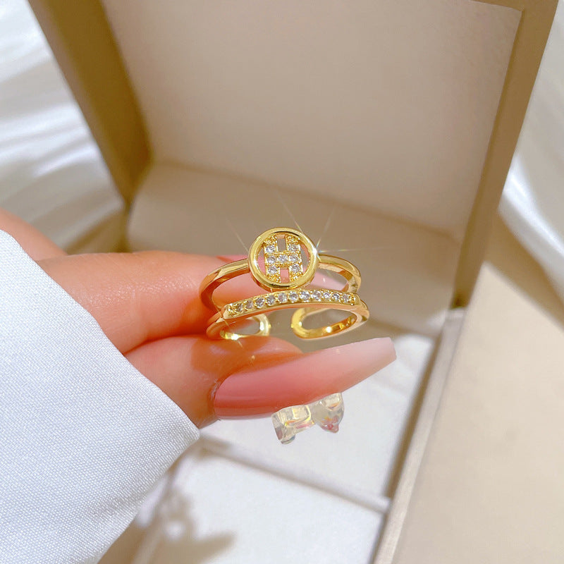 Anillo ajustable con baño de latón con forma de corona estilo Kawaii para mujer con detalles de circonita