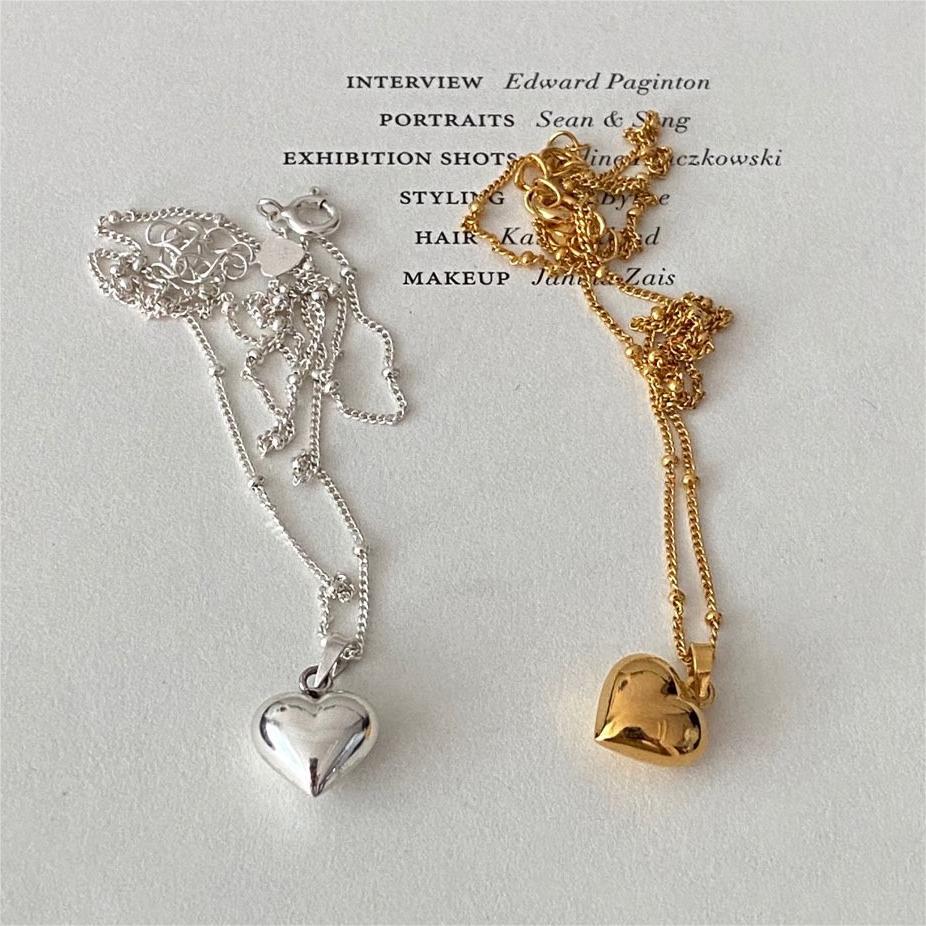 Collana Minimalista a Cuore Tonalità Fredde con Perline in Argento Sterling 925 e Catena a Maglie Irregolari