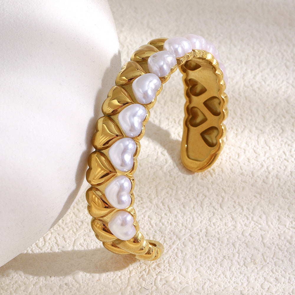 Bracciale alla moda minimalista a forma di cuore in acciaio inossidabile placcato oro 18 carati con perle simulate da donna