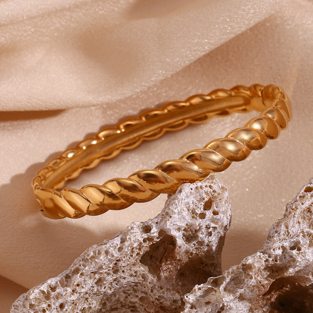 Minimalist Wheat Sheaf Bracelet in Stainless Steel with 18K Gold Plating, Flat Twisted Chain Design with Lobster Clasp