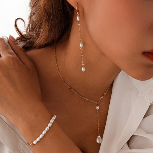 Collana a pendente da donna in stile vintage francese con perla geometrica, nappina e catena a sfere