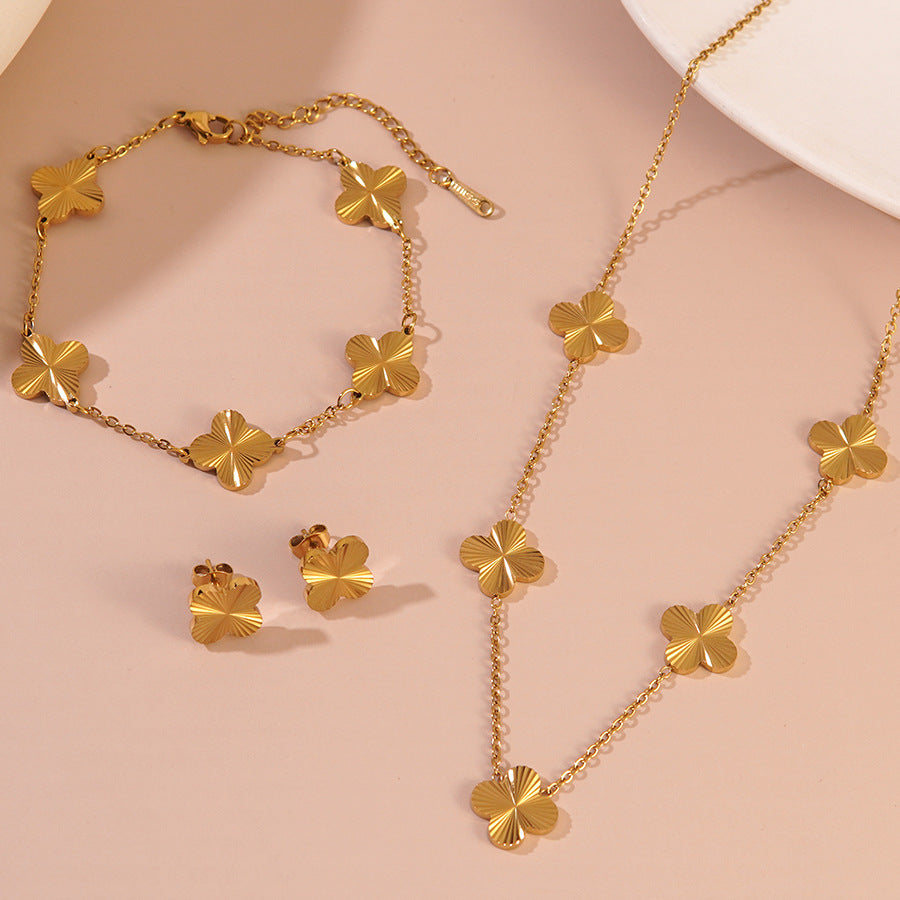 Set Collana, Bracciale e Orecchini in Acciaio Inox Placcato con Motivo Floreale Dolce e Catena a Cavo