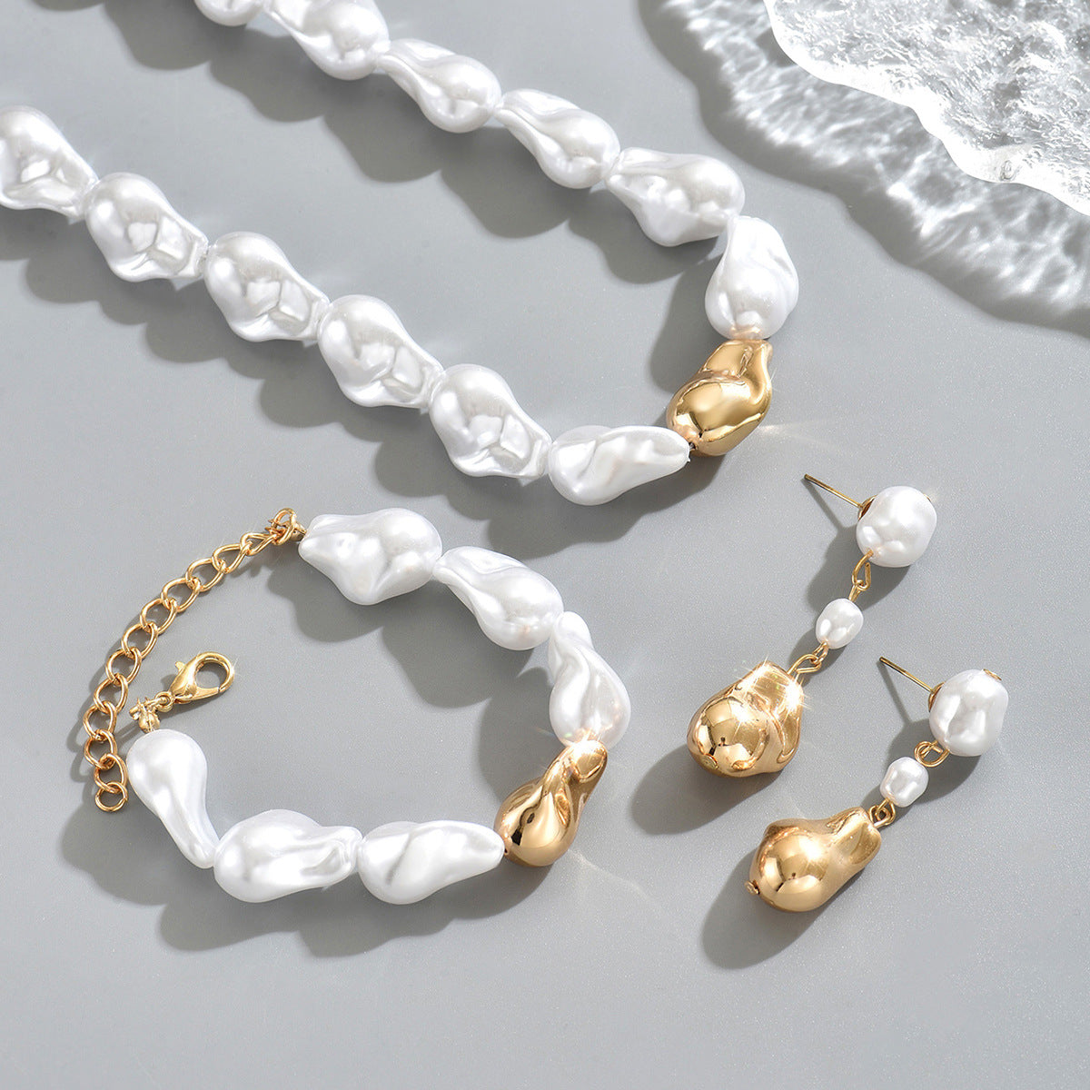 Vintage Baroque Pearl-Style Necklace Set with Geometric Pattern for Women Includes Choker Necklace Bracelet and Earrings