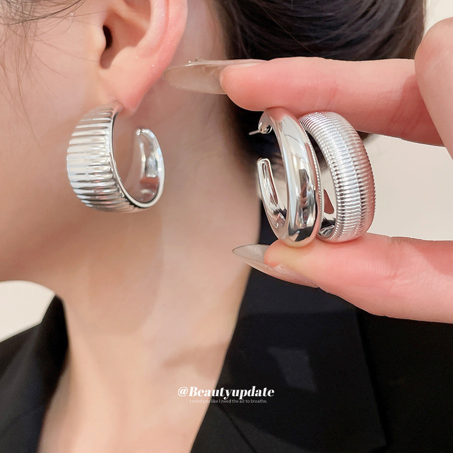 Pendientes de botón redondos geométricos minimalistas para mujer con postes de acero inoxidable galvanizado y cuerpos de acetato de resina