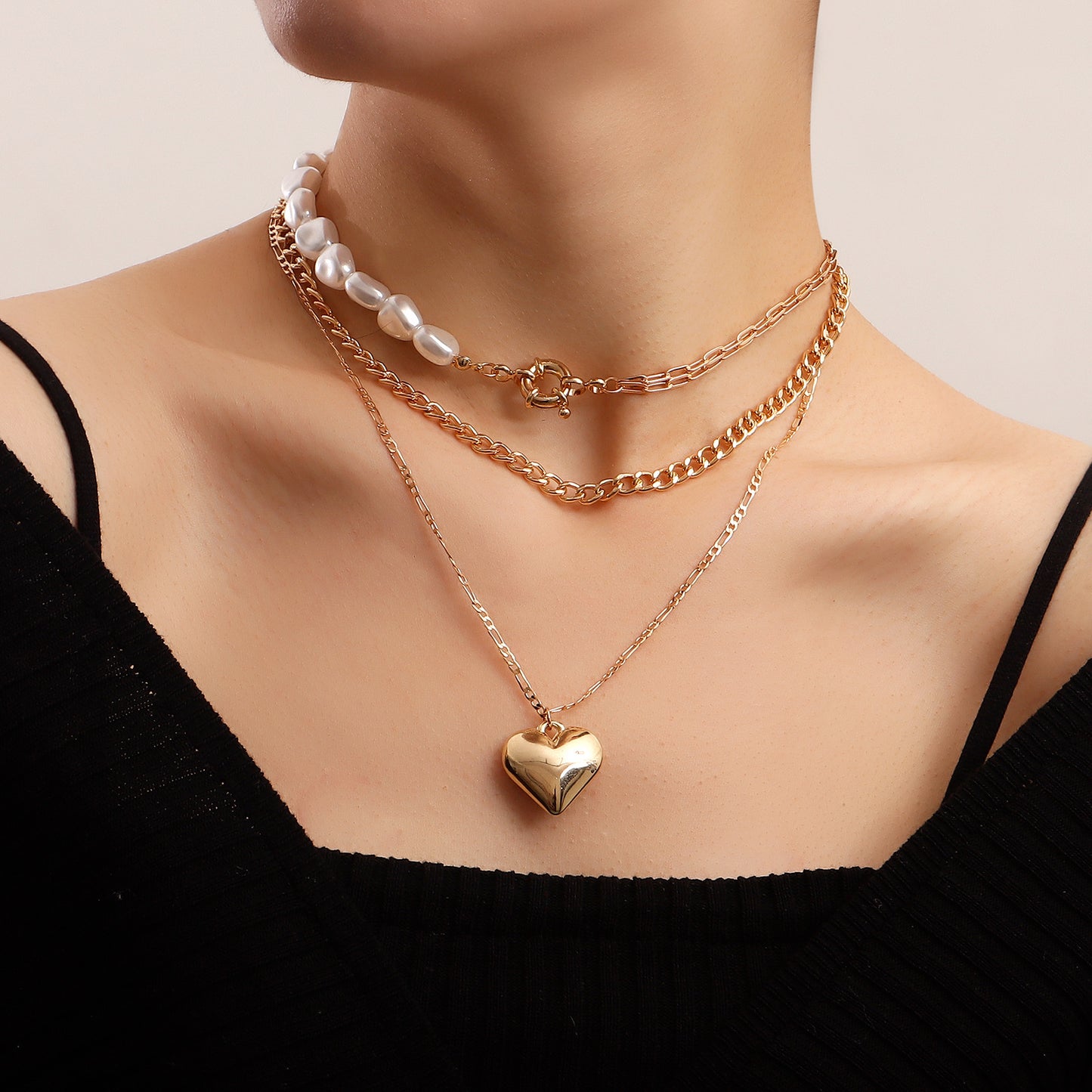 Minimalist Asymmetrical Pearl Heart Pendant Necklace for Women with Alloy Chain and Electroplated Finish
