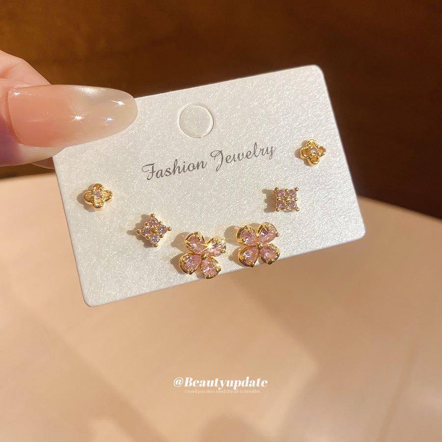 Set di Orecchini a Lobo Eleganti Floreali con Zirconi per Donna in Rame Placcato Oro con Perni in Acciaio Inossidabile, Accessorio di Moda Lusso Minimalista