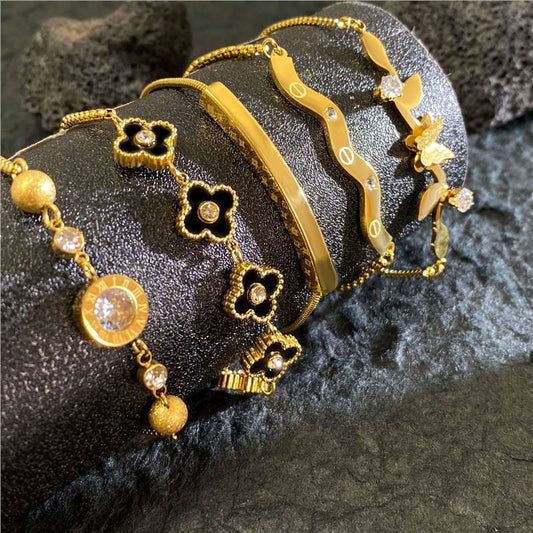 Original Design Geometric Four-Leaf Clover Bracelet in Titanium Steel with 18K Real Gold Plating Adjustable Pull-Chain for Unisex Wear