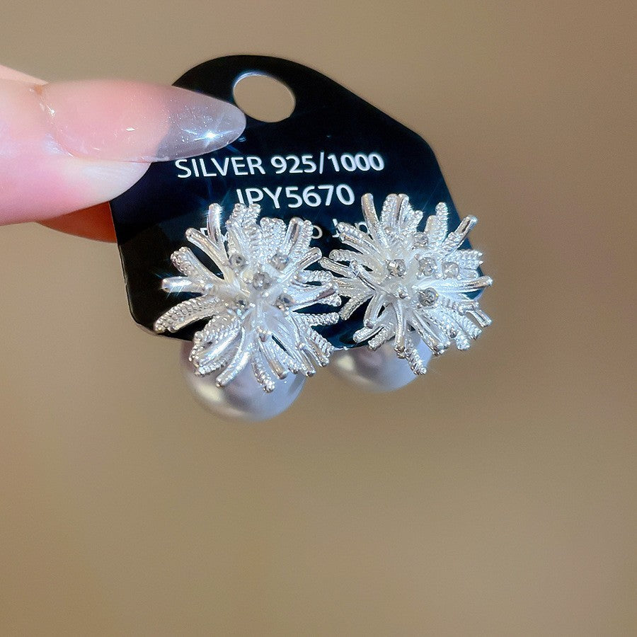 Pendientes de metal geométricos minimalistas con incrustaciones de diamantes de imitación y acabado cepillado para mujer