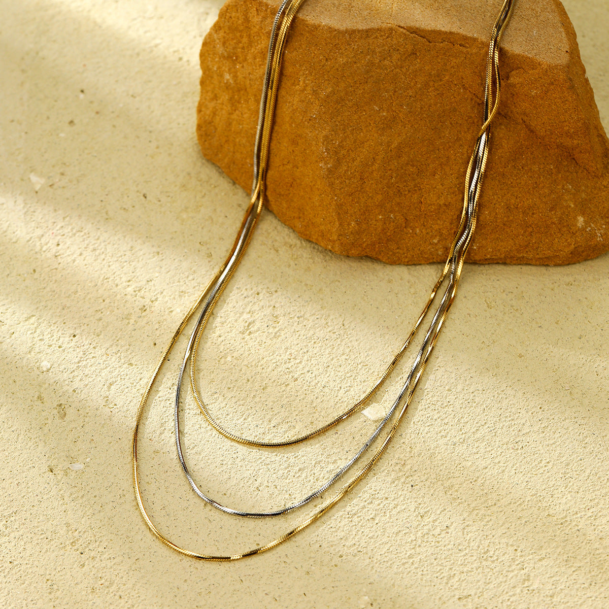 Collana a Catena Serpente Geometrica Minimalista in Acciaio Inossidabile per Donna con Ciondolo in Acciaio al Titanio Placcato Oro 18K