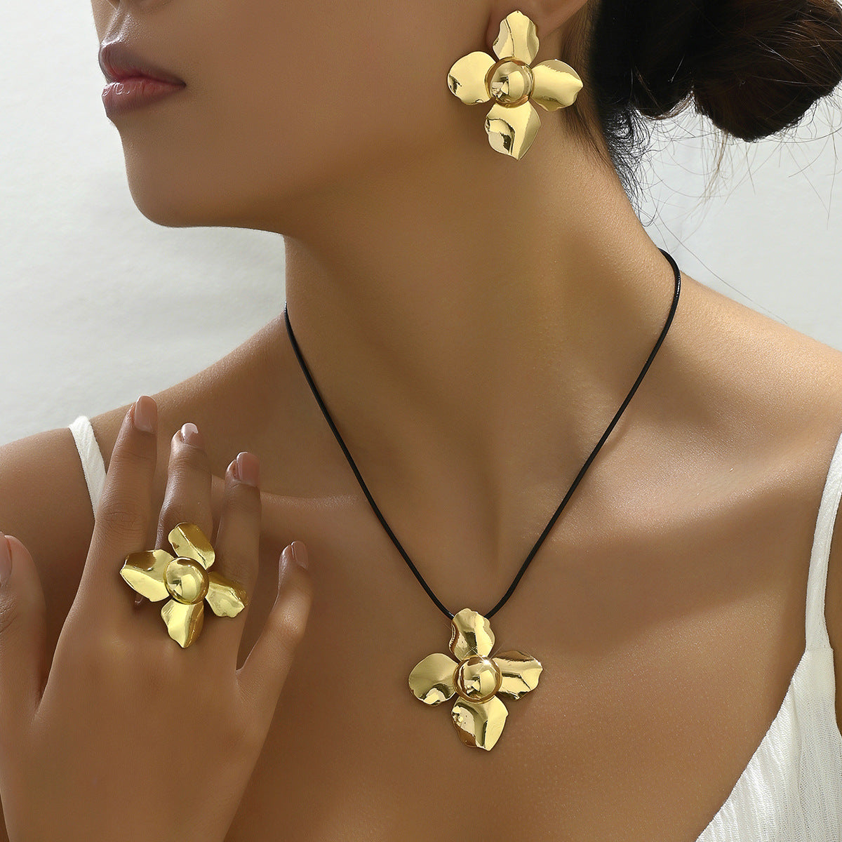 Minimalist Hip Hop Style Floral Flower Pendant Necklace Set with Earrings and Bracelet for Women Alloy Plated in 18K Gold