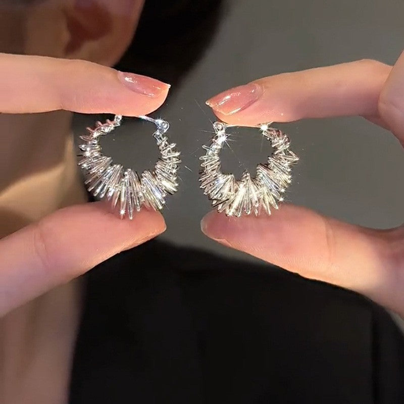 Aretes Geométricos Minimalistas de Cobre con Acabado Chapado para Mujer Pendientes Modernos y Versátiles