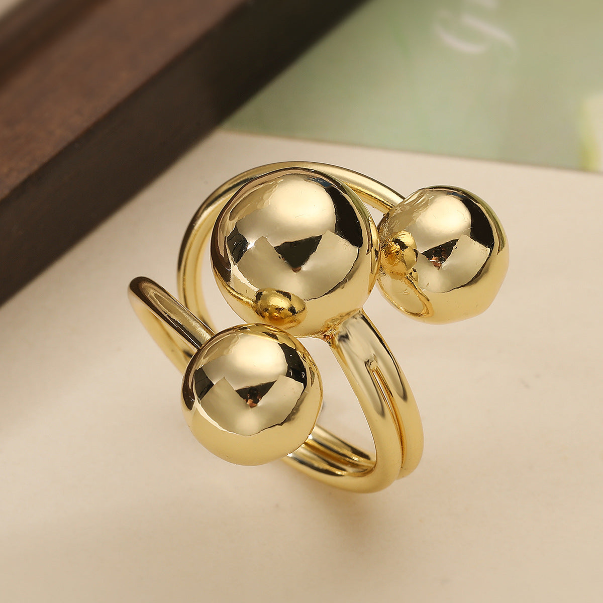 Anello geometrico in rame placcato oro 18 carati da donna, anello vistoso alla moda con sfera oversize