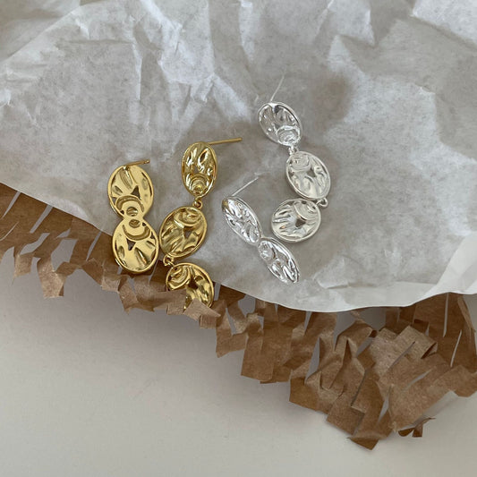 Pendientes Minimalistas de Plata de Ley 925 con Forma de Gota de Agua, Incrustaciones de Perlas y Detalle de Borla para Mujer