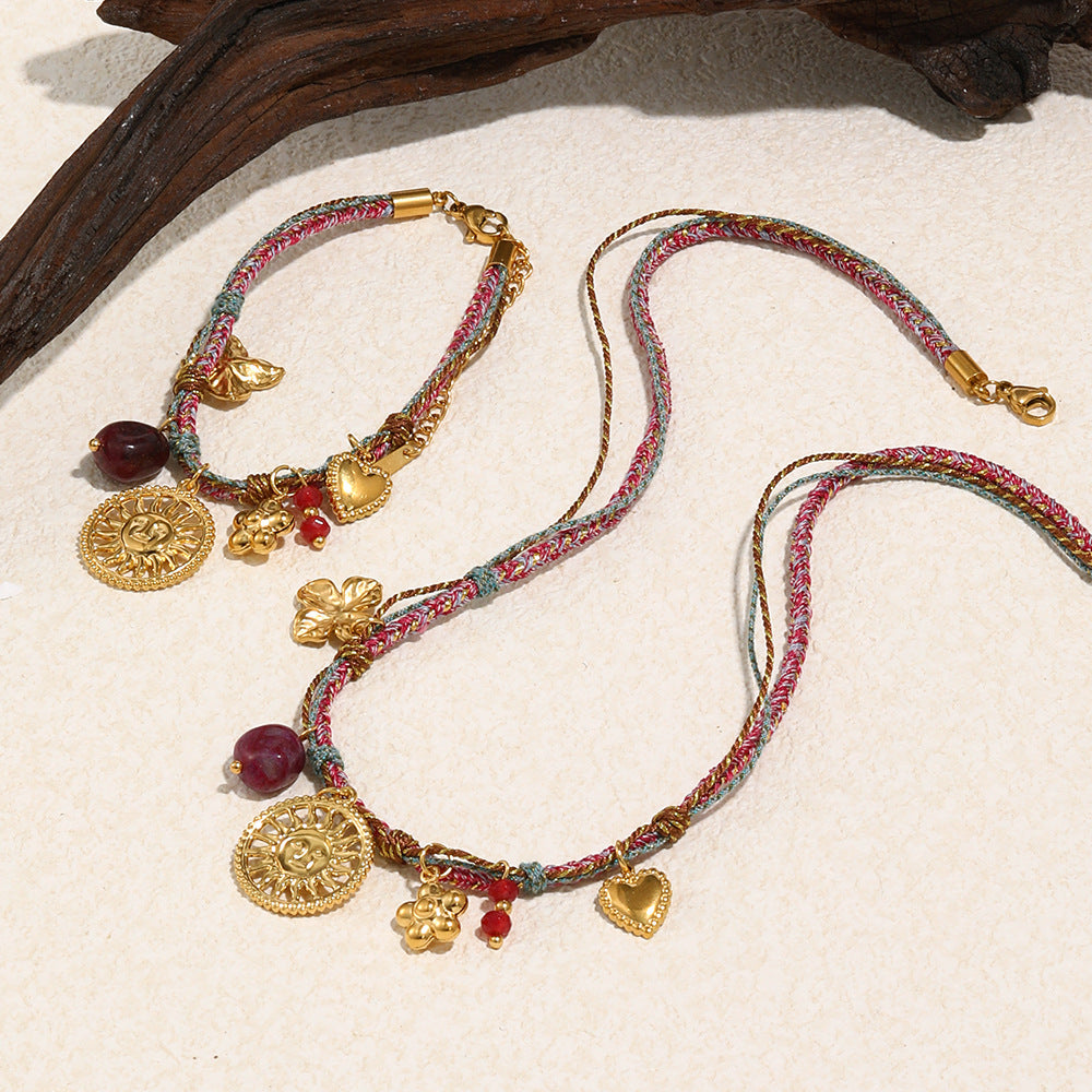 Collana con ciondolo minimalista retrò a forma di sole in acciaio inossidabile con placcatura in oro 18 carati su cordino di cotone