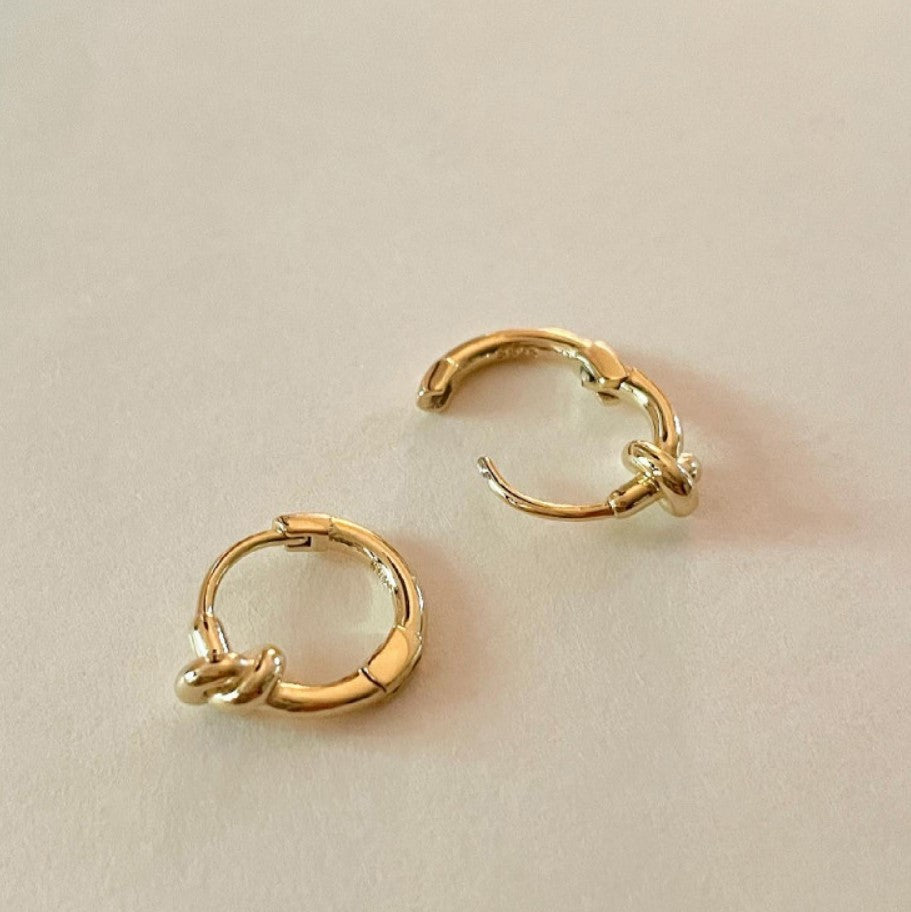 Minimalist Knot Design Star-Shaped 925 Sterling Silver Hoop Earrings with Handcrafted Finish
