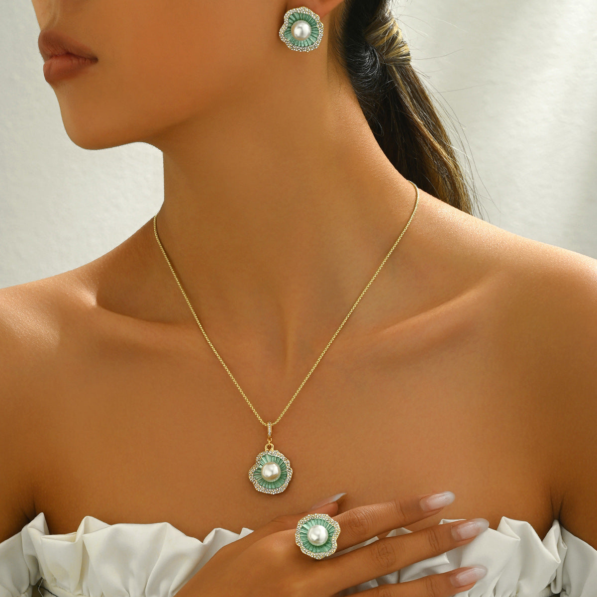 Collar y pendientes de cobre con incrustaciones de perlas y diseño floral minimalista para mujer con estilo fresco y dulce