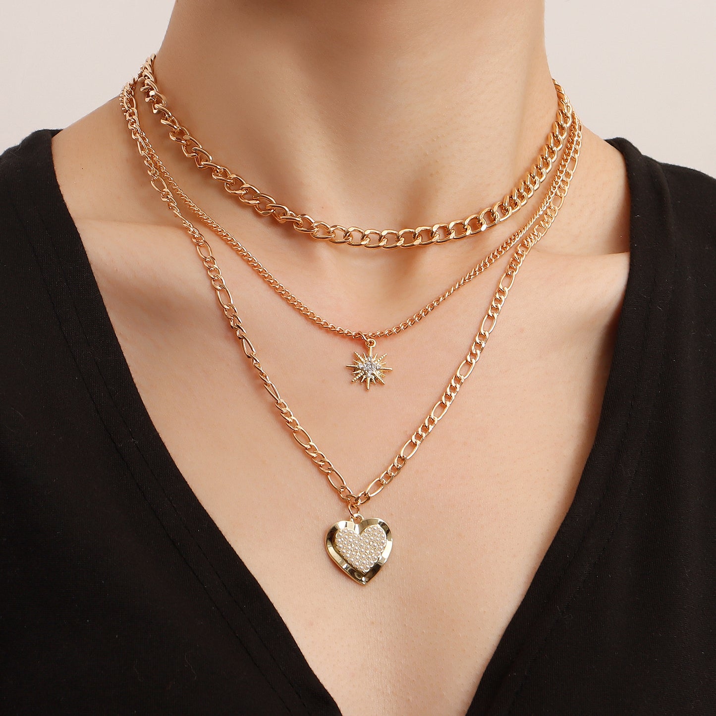 Punk Style Heart-Shaped Alloy Pendant Necklace for Women with Plated Finish and Clavicle Chain