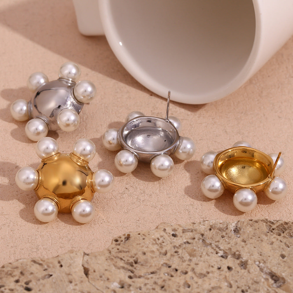 Vintage-Style Geometric Stainless Steel Earrings with 18K Gold Plated Outer Rim and Pearl-Finished Round Wheel Design for Women