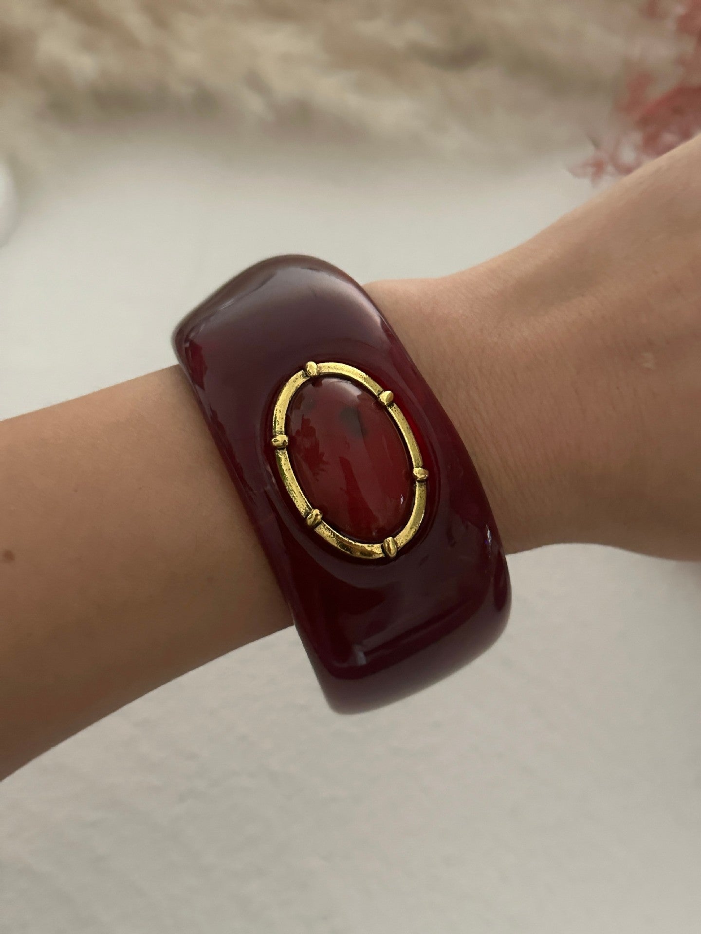 Vintage Oval Geometric Alloy Cuff Bracelet with Resin Inlay and Gradient Turquoise Pattern