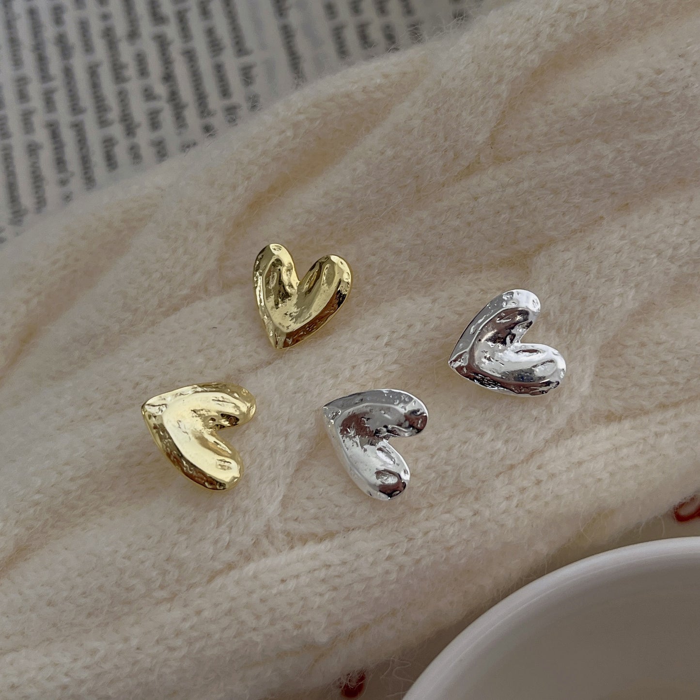 Orecchini a perno minimalisti a forma di cuore in argento sterling 925 con pavé di microzirconi