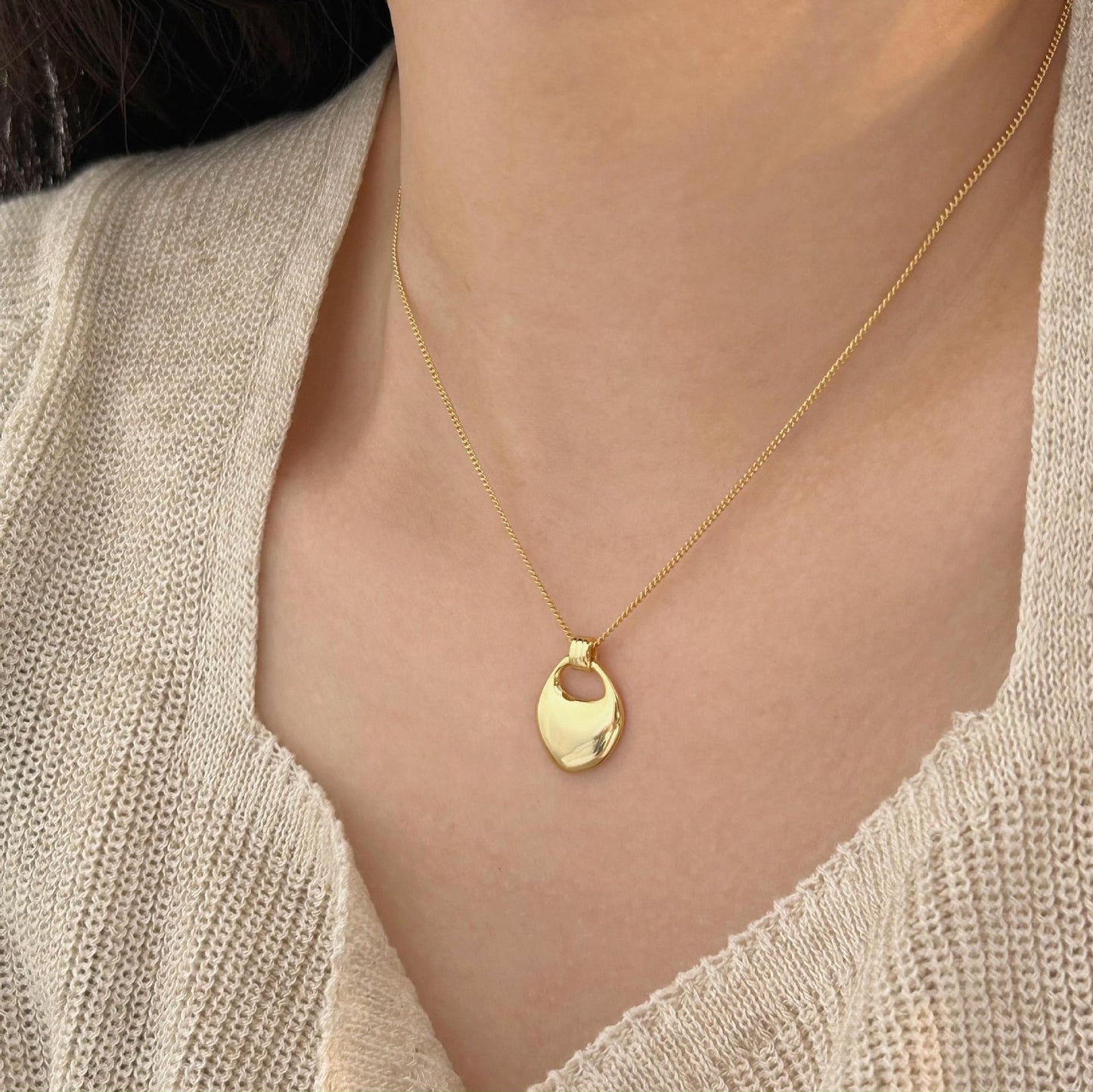 Collar con colgante de conejo geométrico irregular minimalista en plata de ley 925 con baño de oro