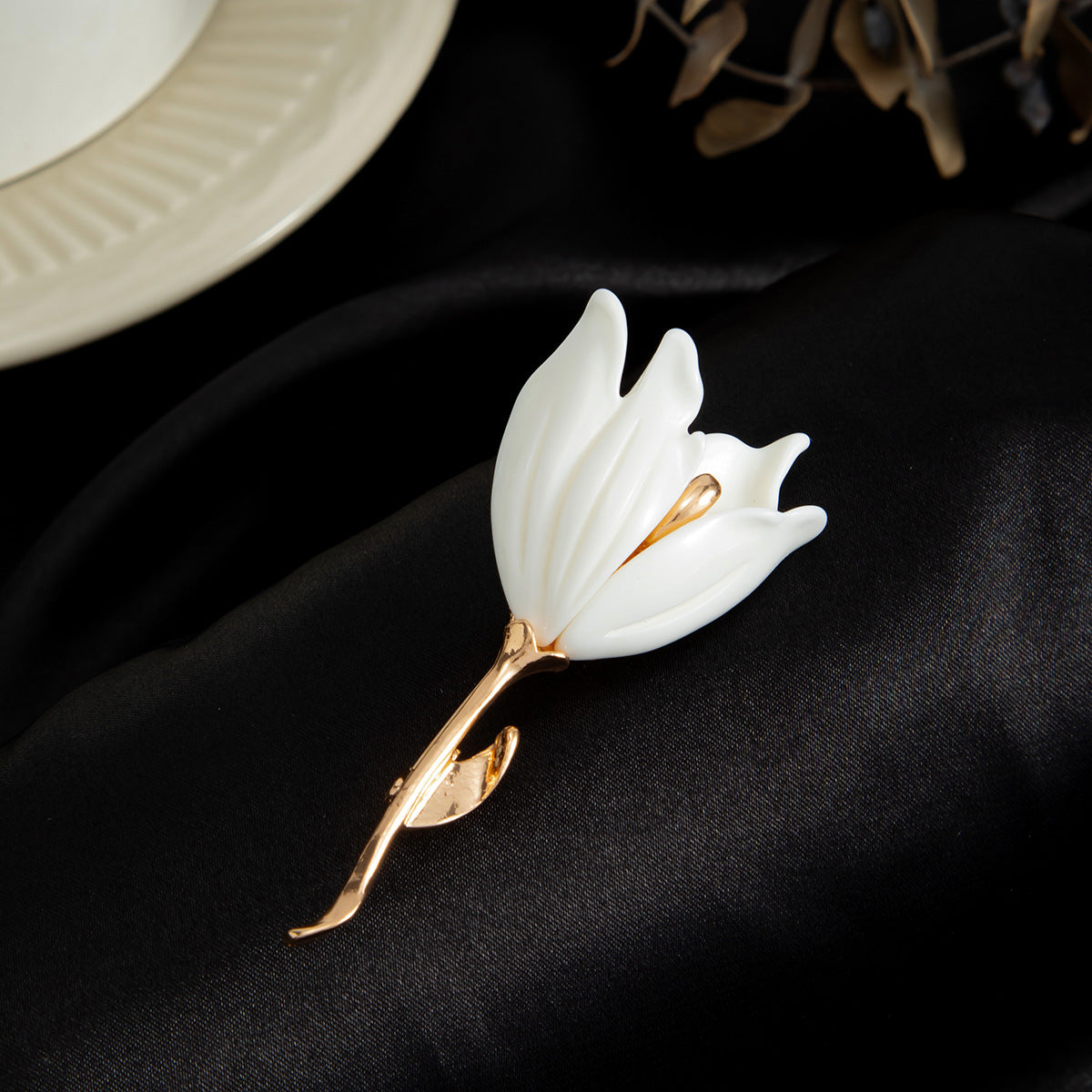 Elegant Sweet Tulip Flower Dragonfly Hollow Out Plated Zinc Alloy Brooch for Women