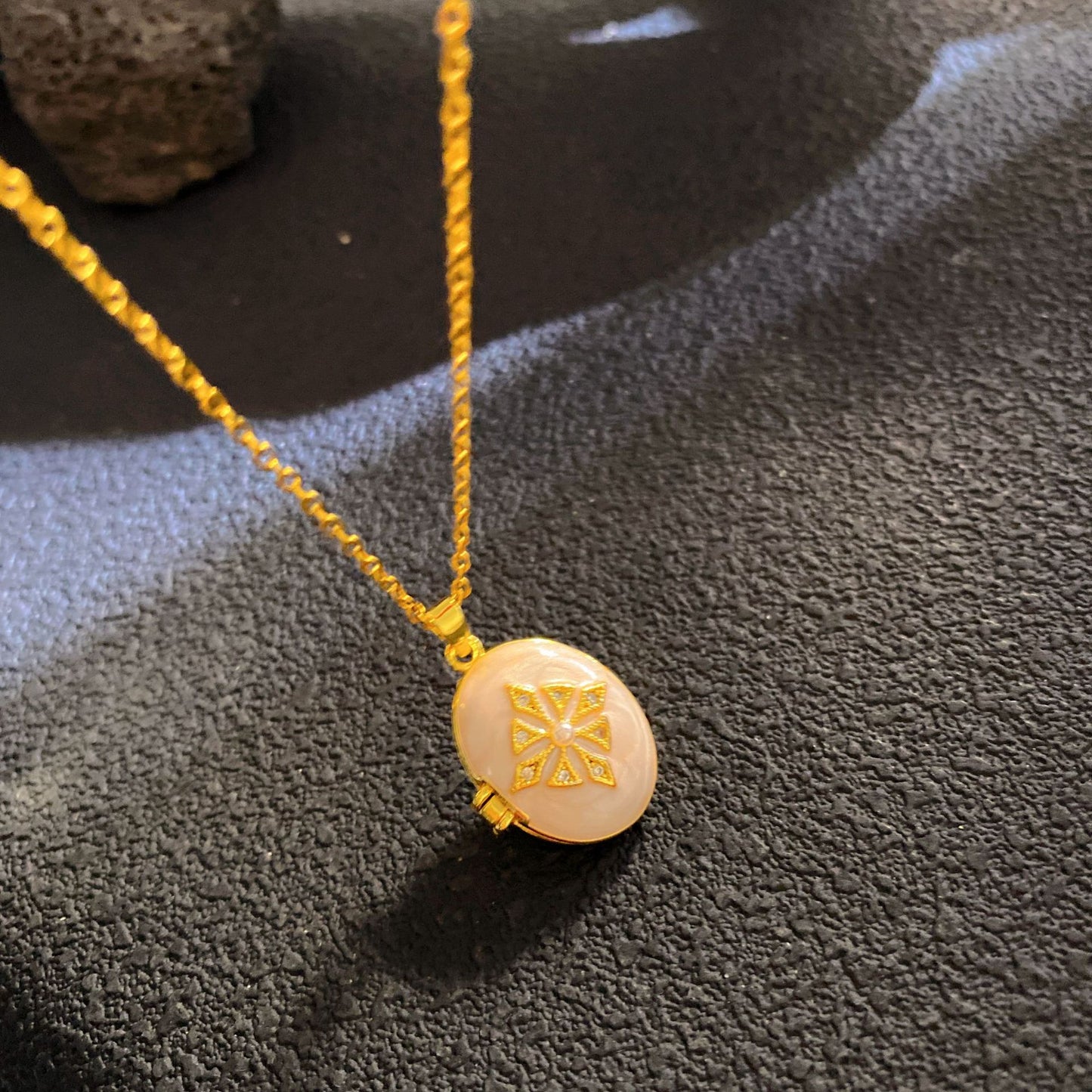 Vintage Elegant Geometric Leaf Teardrop Drip Oil Cubic Zirconia Necklace with 18K Gold Plated Brass Pendant on Titanium Steel Cable Chain for Women