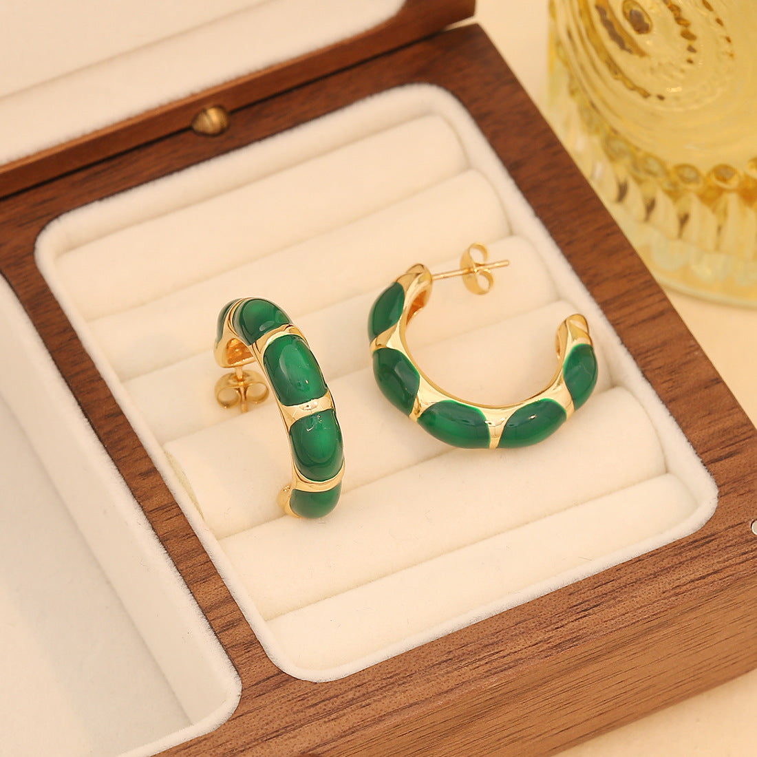 Pendientes de acero inoxidable esmaltados vintage en forma de C con diseño de línea geométrica para mujer