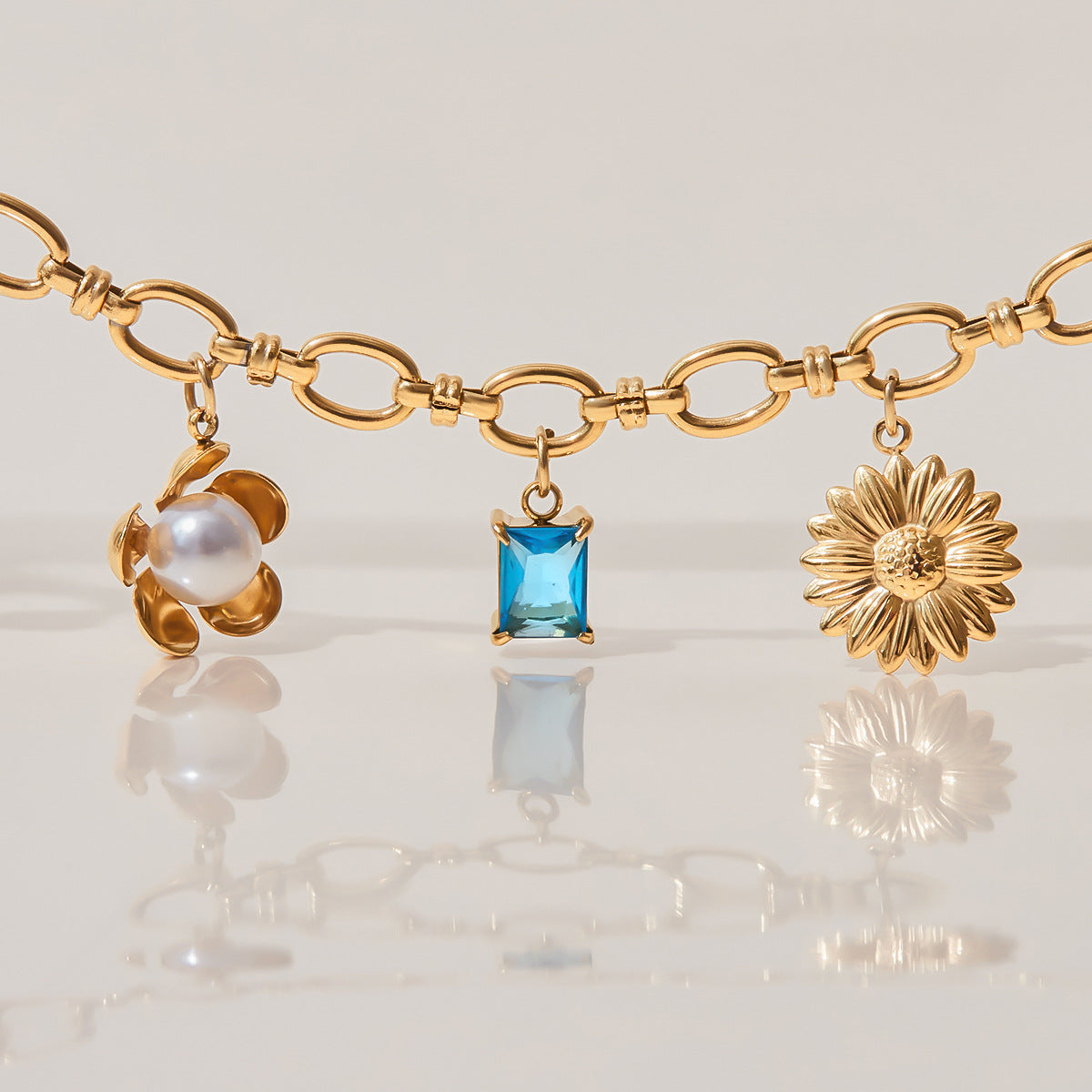 Elegante Pulsera Floral Geométrica de Acero Inoxidable para Mujer con Acabado Chapado Joyería de Lujo