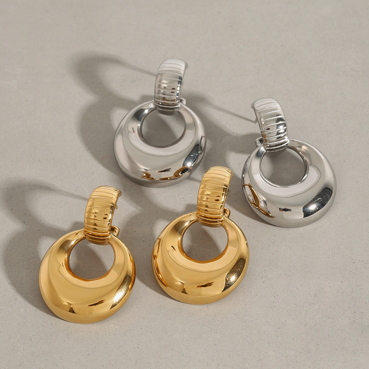Orecchini a perno geometrici in acciaio inossidabile con finitura galvanica per donna, gioielli alla moda e minimalisti