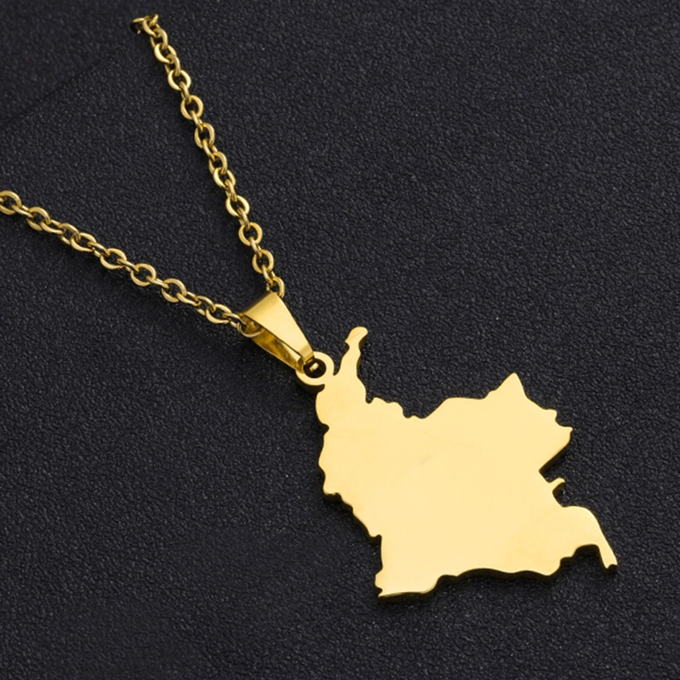 Collana con ciondolo geometrico etnico vintage in acciaio inossidabile con finitura placcata e catena O per unisex